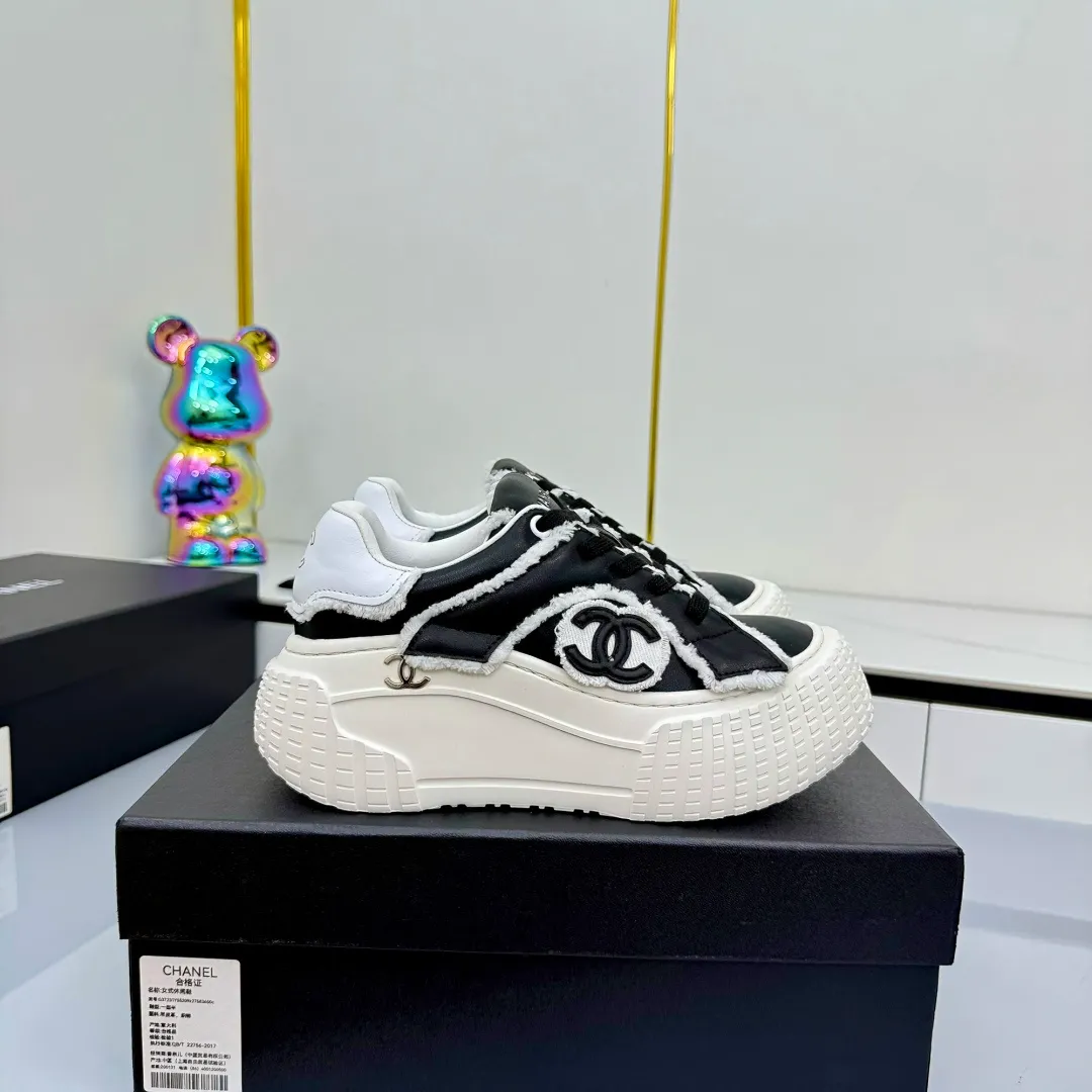 👟👟Ex-factory price 640👟👟 Chanel bread shoes ~ original calfskin panda shoes Chanel 25C latest hot style panda black and white sports shoes casual sneakers Xiaoxiang hot item classic black and white panda color coco girls must pay Fabric: original custom mixed sheepskin lining: original imported breathable mesh lining outsole: Original molded rubber + TPU combination Size: Women's 35-41 Buy now👉